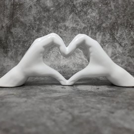 Sculpture mains coeur finition blanc col