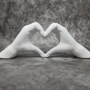 Sculpture mains coeur finition blanc col