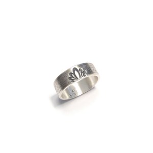 Bague ethnique fleur de lotus taille 52