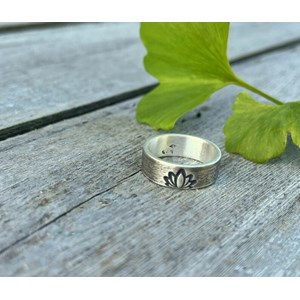 Bague ethnique fleur de lotus taille 54