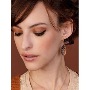 Boucles d'oreilles mini-pétale caramel