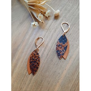 Boucles d'oreilles mini-pétale caramel