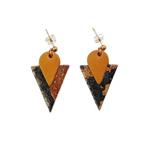 Clous d'oreilles triangle caramel