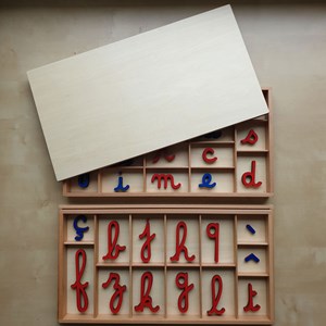 Mamontessoribox alphabet v1 et sa boîte