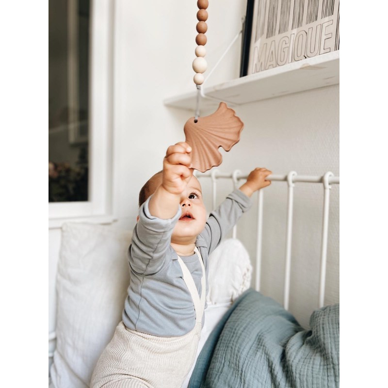 Hochet de dentition gingko marron