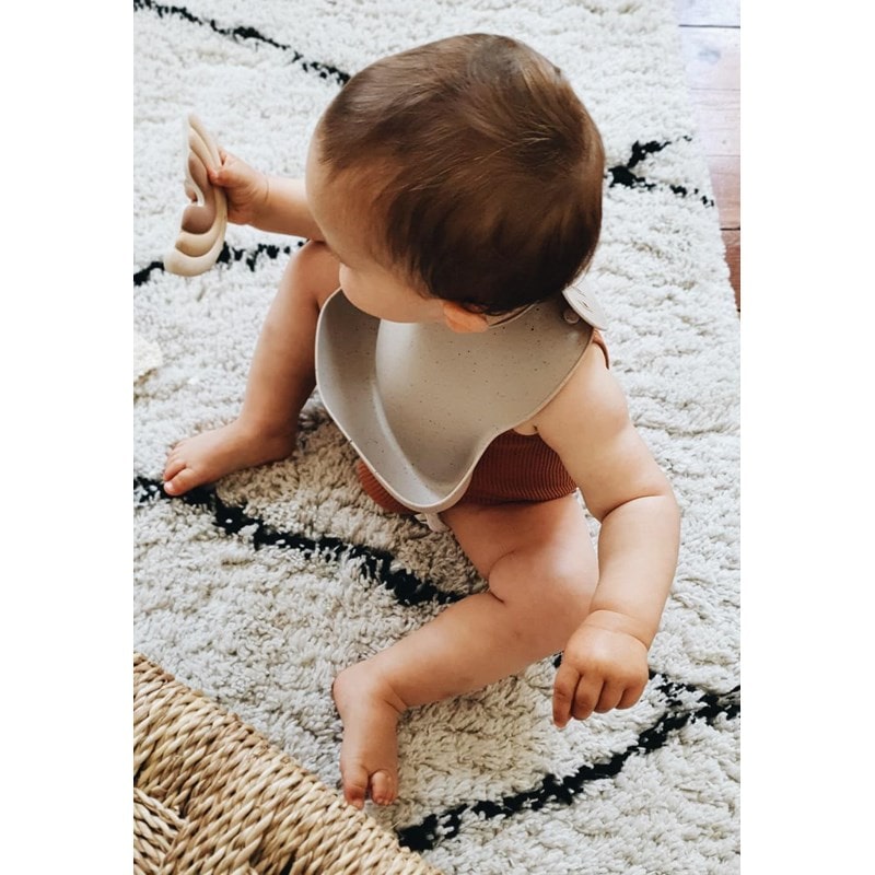 Léo et Léa France - Bavoir en silicone moucheté beige