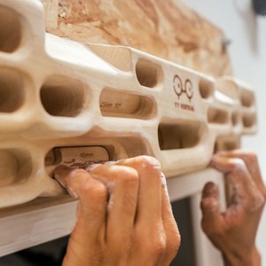 Verticalboard one – poutre d’entraînement 15 prises avec inserts magnétiques