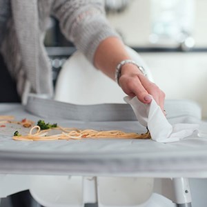 Kit bavoir et plateau transportable