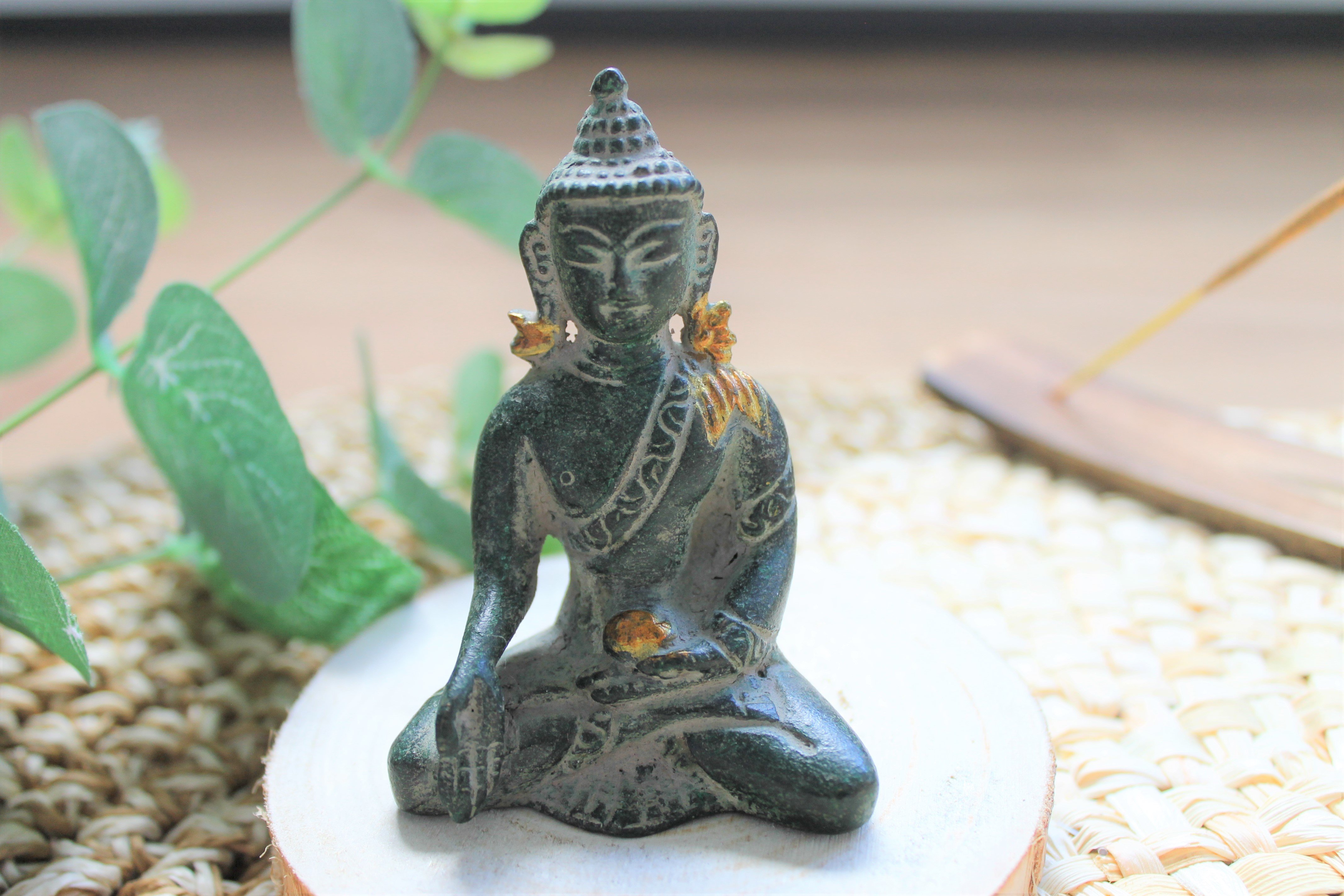 Statue Bouddha assis en laiton - mudra Bhumisparsha - 14 cm