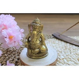 Ganesh assis laiton doré mat 8.2 cm