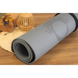 Tapis de yoga en tpe gris