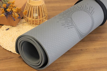 Tapis de yoga en tpe gris
