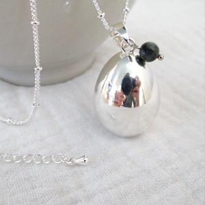 Bola goutte argent, mai emeraude