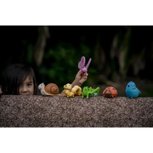 Sauterelle en caoutchouc naturel