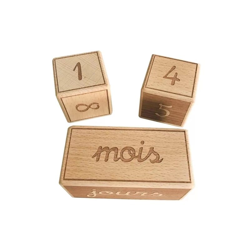 Le Petit Pousse - Cubes étapes en bois cadeau de naissance