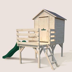 Cabane en bois sur pilotis avec toboggan