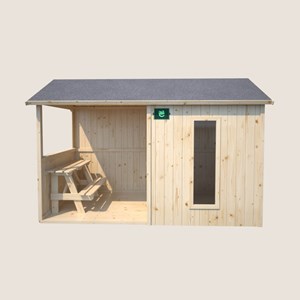 Cabane en bois avec préau et table de je