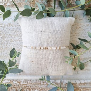 Bracelet fin avec pierres de lune - o