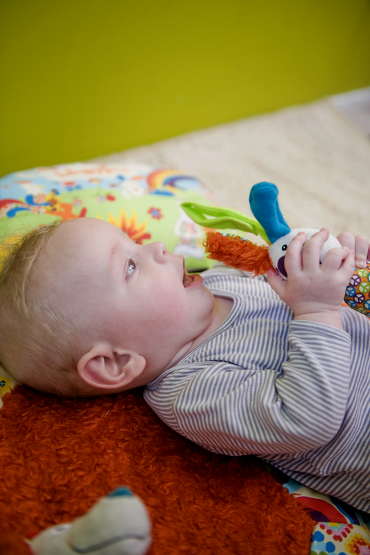 Tapis d'éveil bébé avec arche jeux montessori
