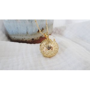 Bola mandala or pierre de lune