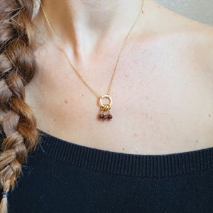 Collier or grenat