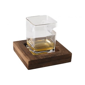Verre whisky sur plateau bois carre 300