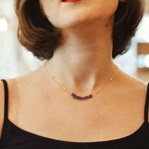 Collier ras de cou grenat