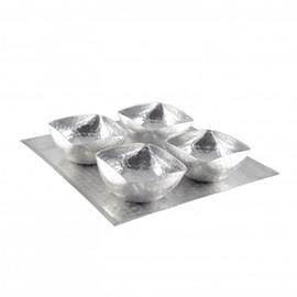 Set de 4 coupelles sur plateau en aluminium