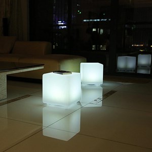 Cube solaire lumineux multicolore blanc casy