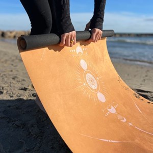 Tapis de yoga voyage totem jaune or