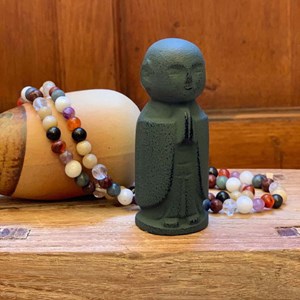 Petite statue jizo debout