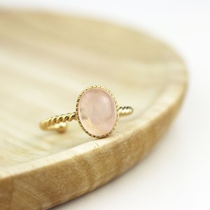 Bague torsadée ovale pierre quartz rose