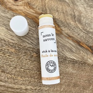 Stick à lèvre à l'huile de noix