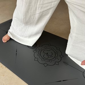 Tapis de yoga antidérapant star om gris