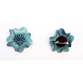 Broche cuir fleur