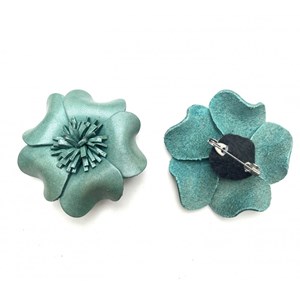 Broche cuir fleur