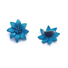 Broche fleur en cuir