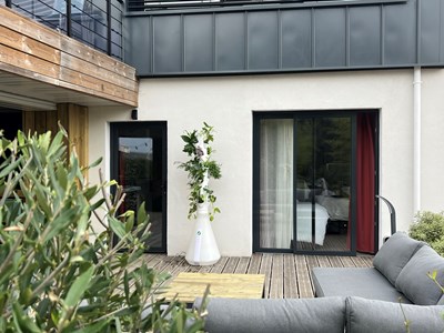 Jardinière verticale à arrosage auto