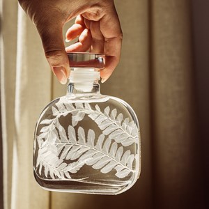 Capsule botanique fougère cuir blanche