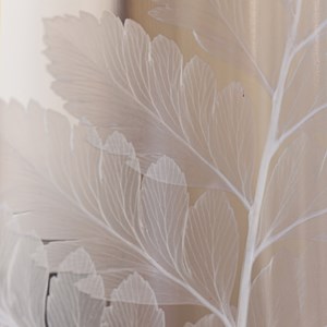 Capsule botanique fougère cuir blanche