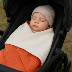 Couverture en coton bio blanc et fraise