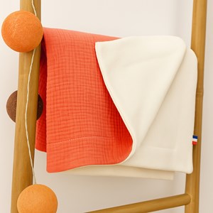 Couverture en coton bio blanc et fraise