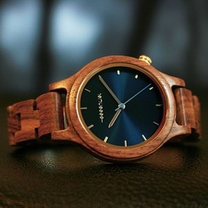 Montre femme en noyer bleu abyss