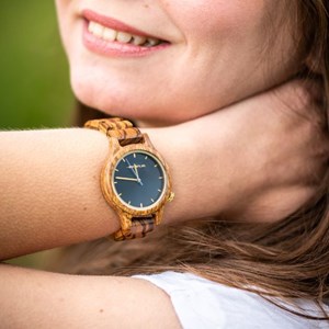 Montre femme en noyer bleu abyss