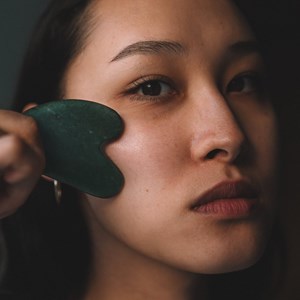 Gua sha visage en pierre - jade roller