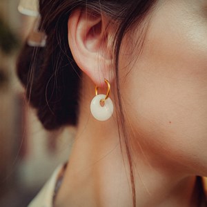 Boucles d'oreilles créoles jade blanc