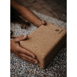 Deux grandes briques de yoga en liège