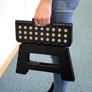 Marche pied pliable compact noir
