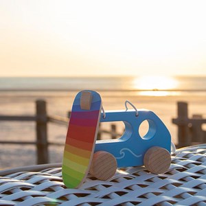 Petit van de surfeur à tirer en boi