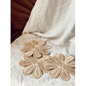 Set de fleurs en rotin